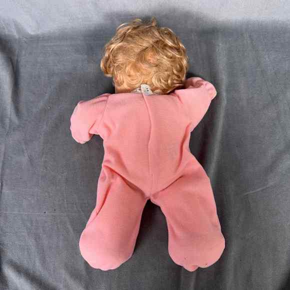 Vintage Eegee Goldberger 1981 Hong Kong Baby Doll Curly Sleepy Eyes Soft Body - Picture 4 of 11